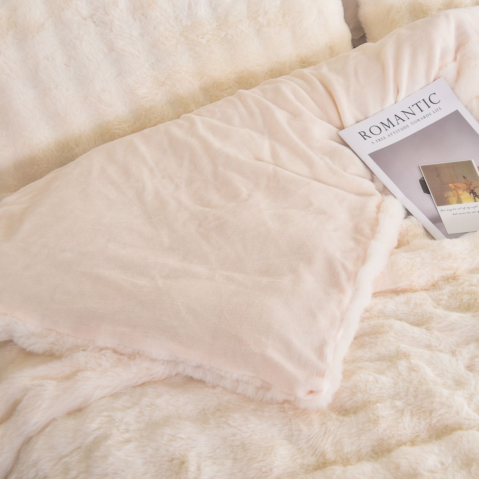 Σετ Γούνινη Παπλωματοθήκη & Μαξιλαροθήκες - Image 5